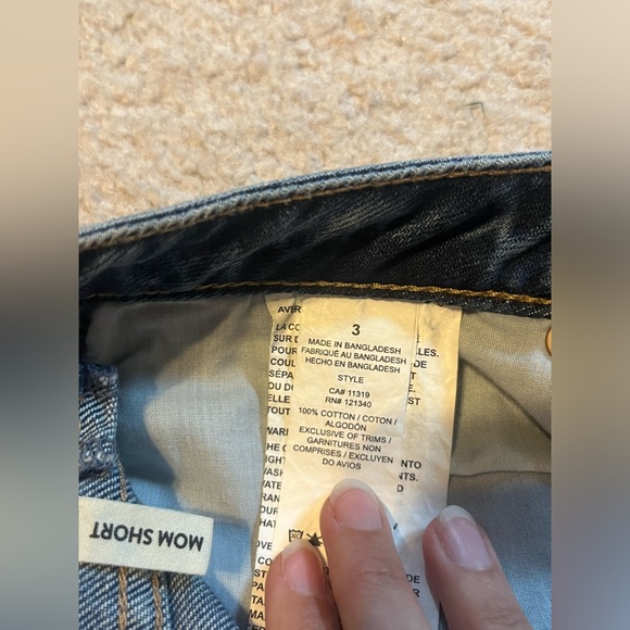 ⭐️NEVER WORN⭐️ Garage Mom Short Jean Shorts - Picture 6 of 7